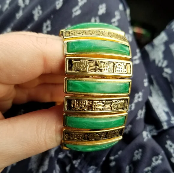 Relisted - vintage green and gold expansion bracelet Chinese characters theme - Picture 6 of 10